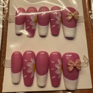 Daisy Blush Nail Set – Press-On Sweetness